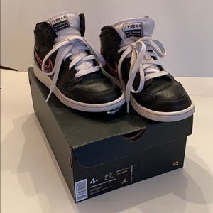 AIR JORDAN | 1 MID SE (GS)
